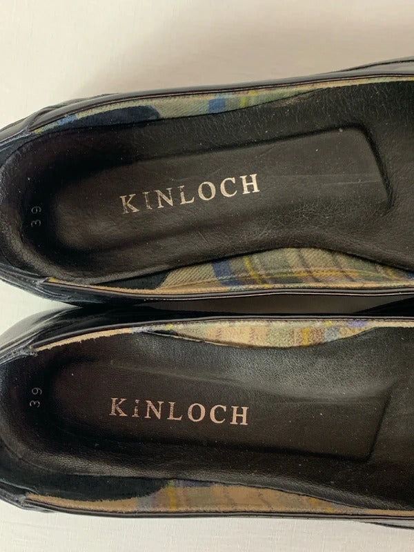 Kinloch | Size 6 | Black patent rim leather ballets with gold trim bows