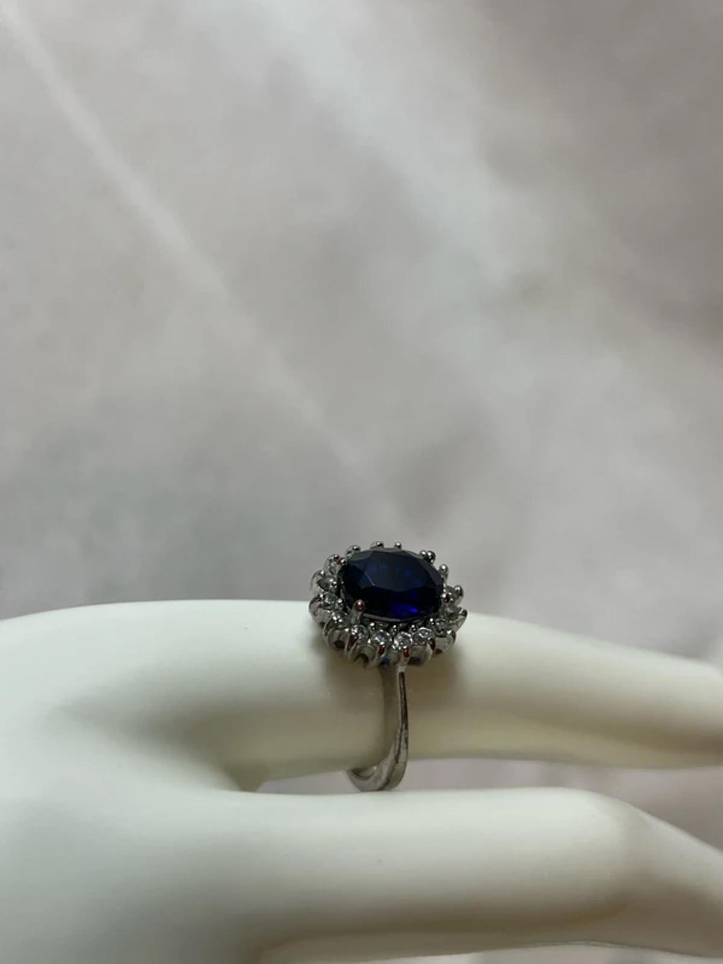 Blue stone ring with diamantés | Silver color