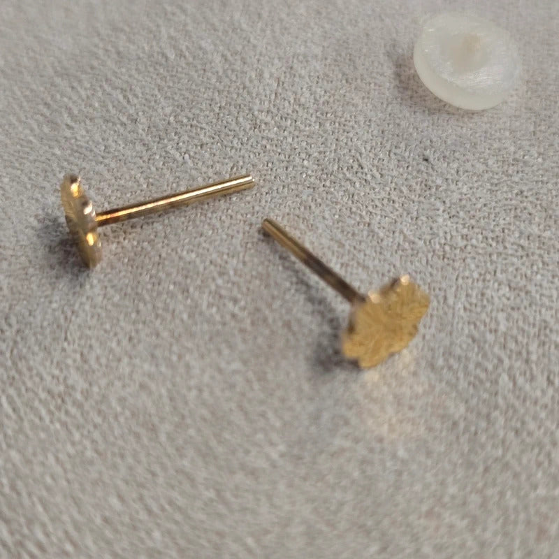 A pair of 9ct gold earings