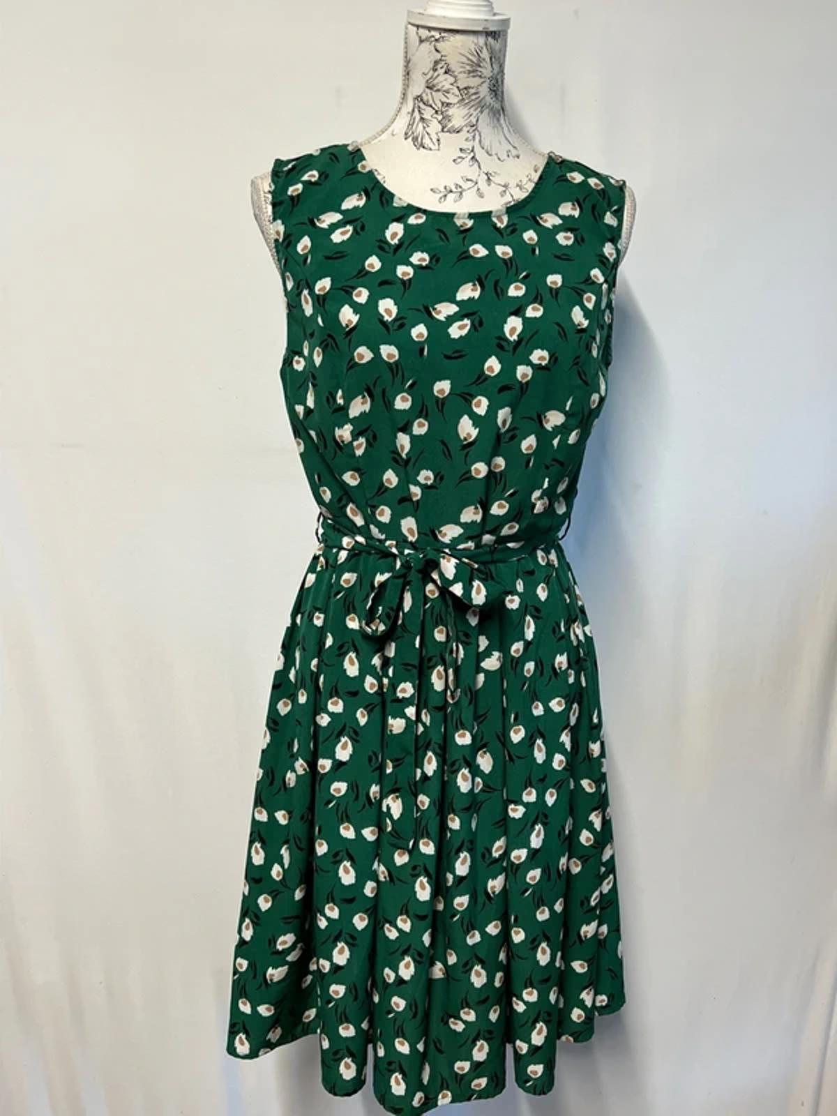 Yumi | 14 | Vintage Style Dark Green Floral Pattern Summer Dress