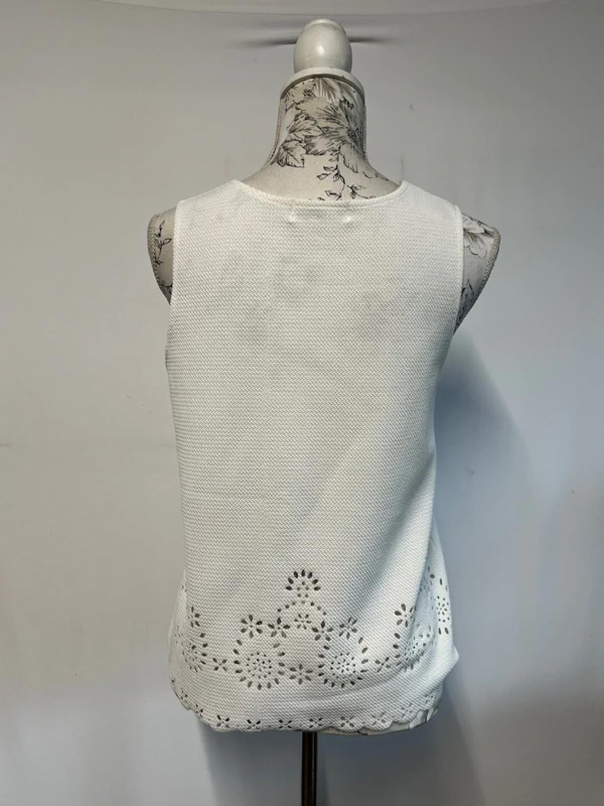 Mizumi | S/M | White lace style vest top