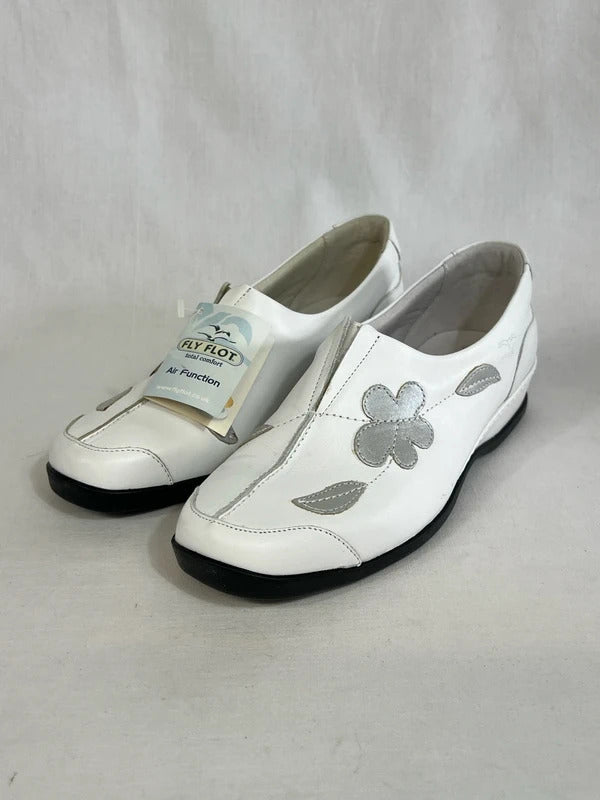 Fly Flot | Size 6 | White and silver slip on boat shoes