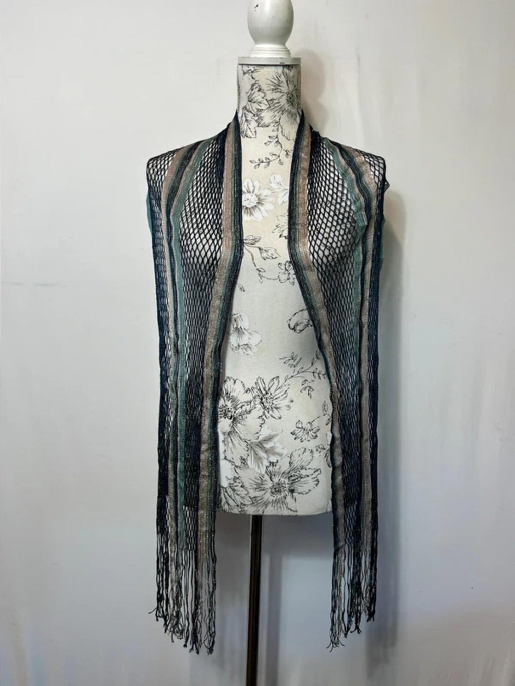Vintage-Style Ladies Netted Blue Scarf