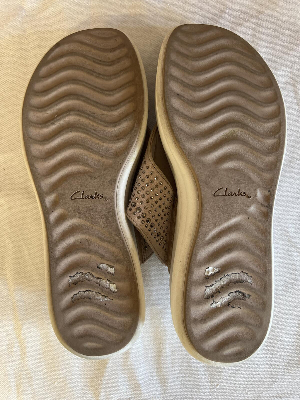Clarks | Cloudsteppers | 7.5 | Y2K Beige Jewel Detailed Sandals