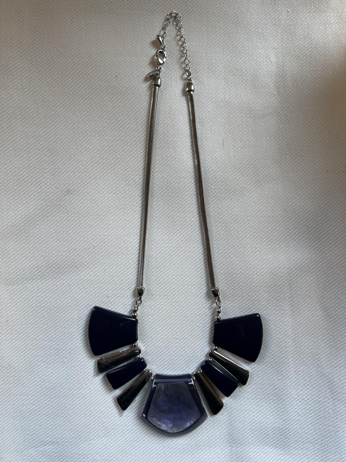 Stunning purple and silver tone necklace