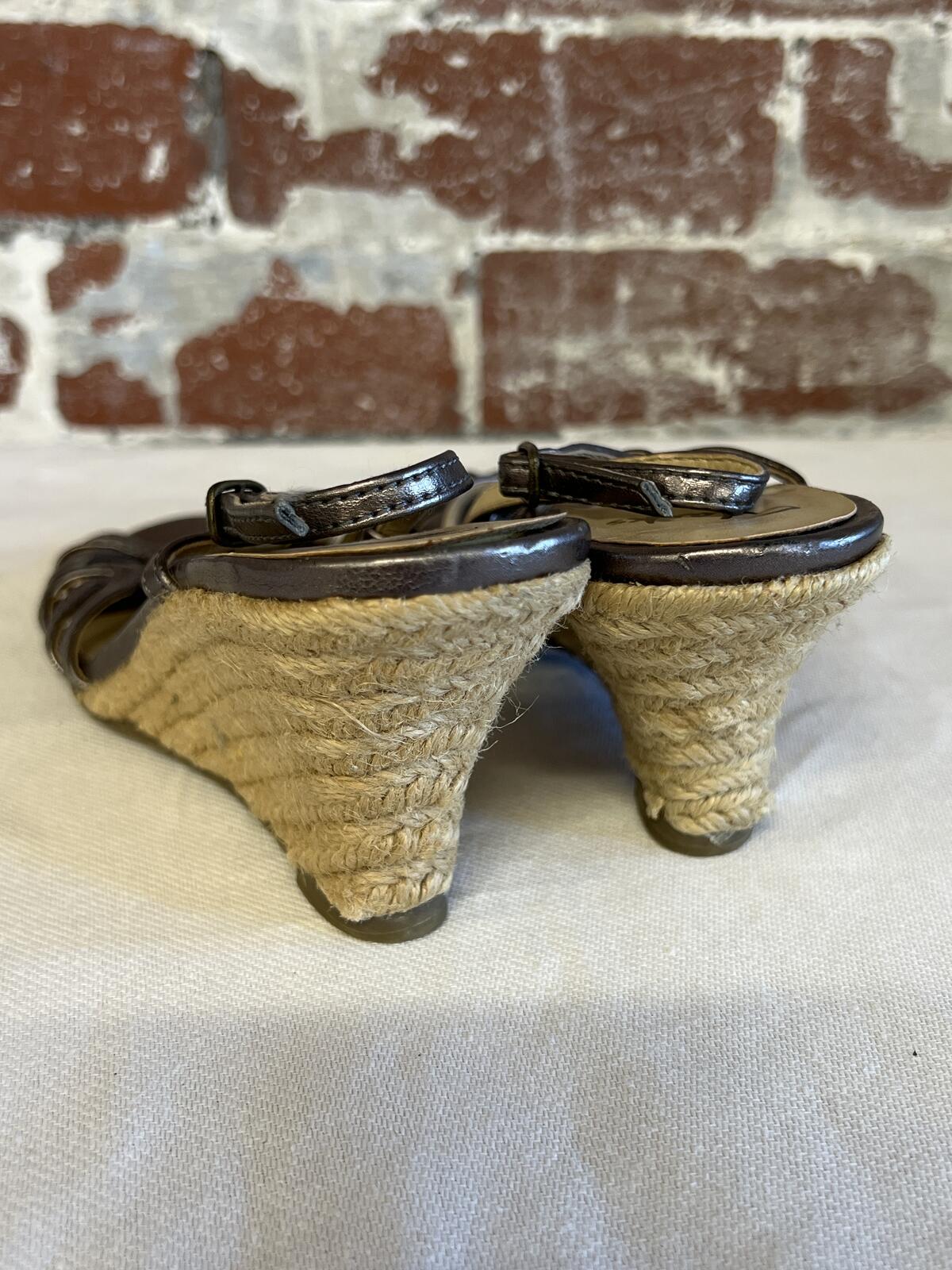 Clarks | 6 | Silver leather sandals with hessian heel