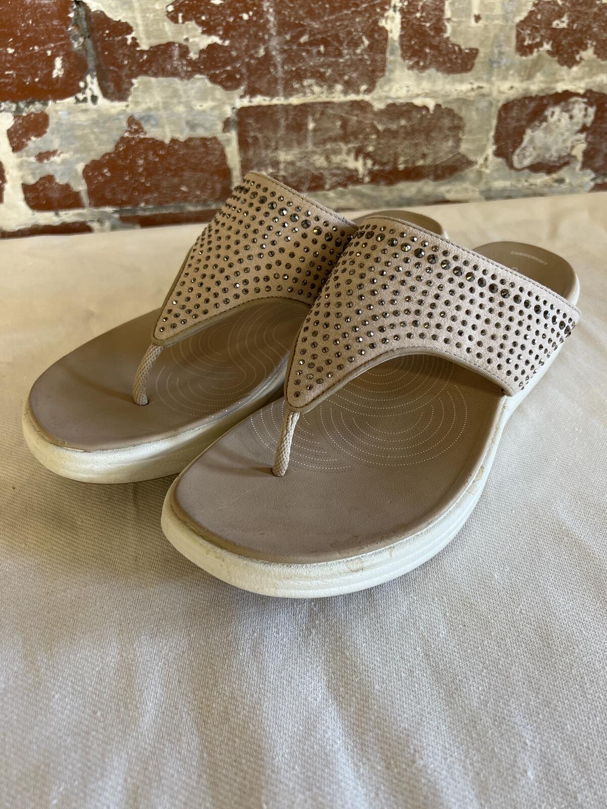 Clarks | Cloudsteppers | 7.5 | Y2K Beige Jewel Detailed Sandals