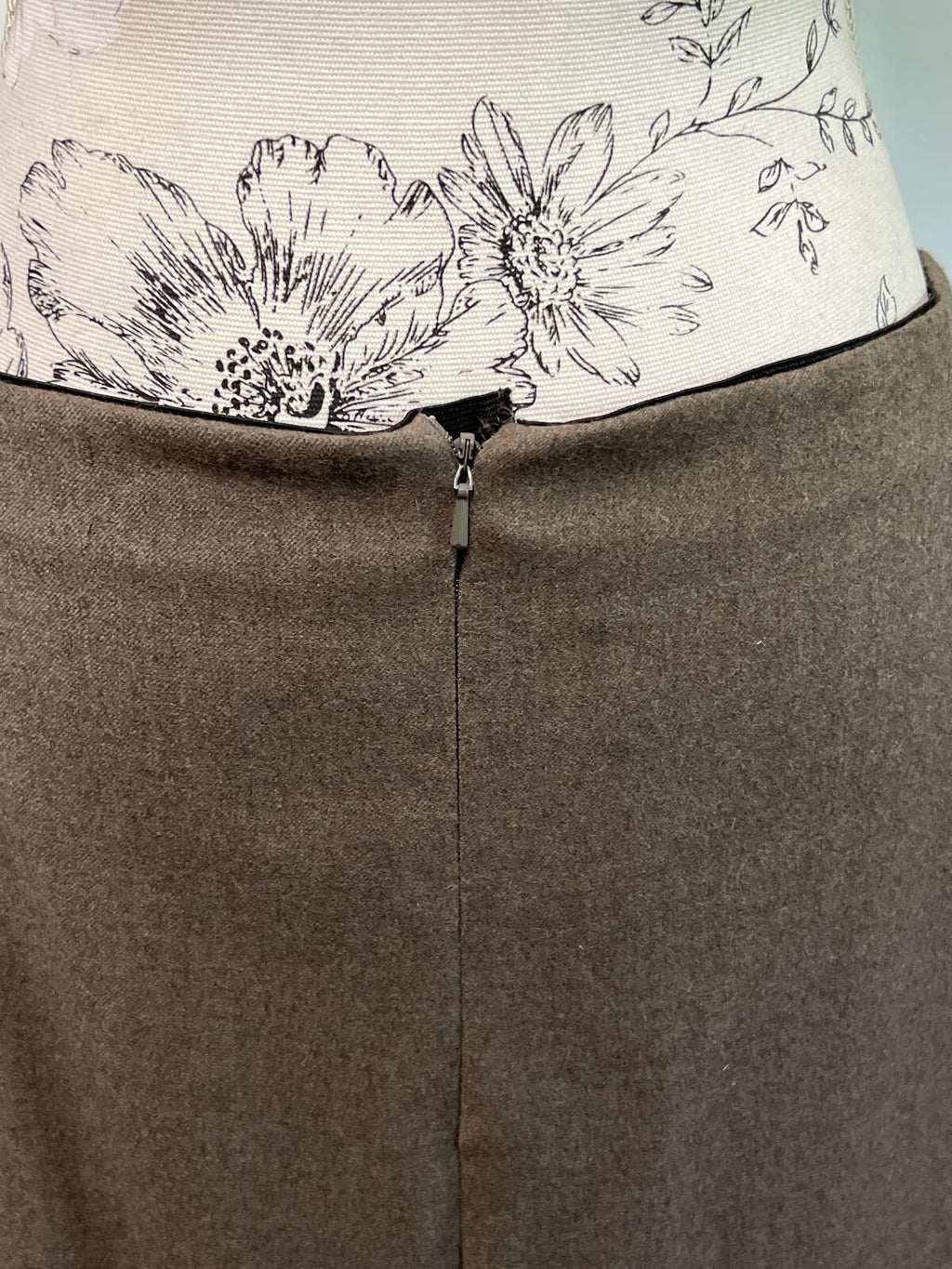 Vintage brown skirt | Size 14 |  82cm long